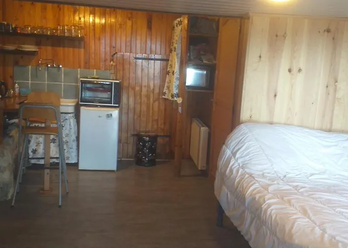 فندق مبيت وإفطار Ferme Des Combettes 3*