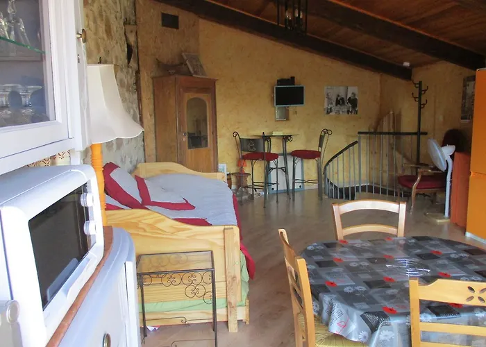 Ferme Des Combettes فندق مبيت وإفطار