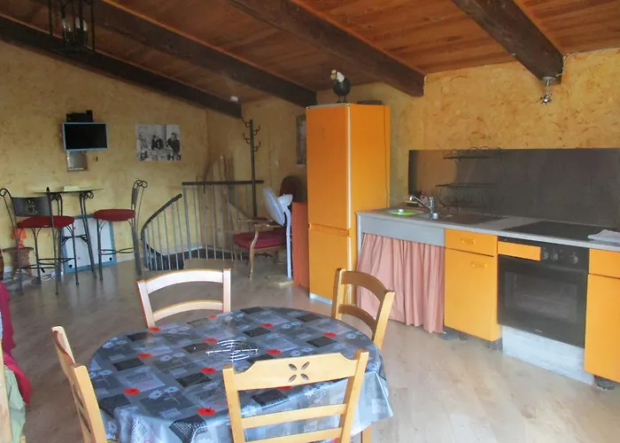 فندق مبيت وإفطار Ferme Des Combettes 3*